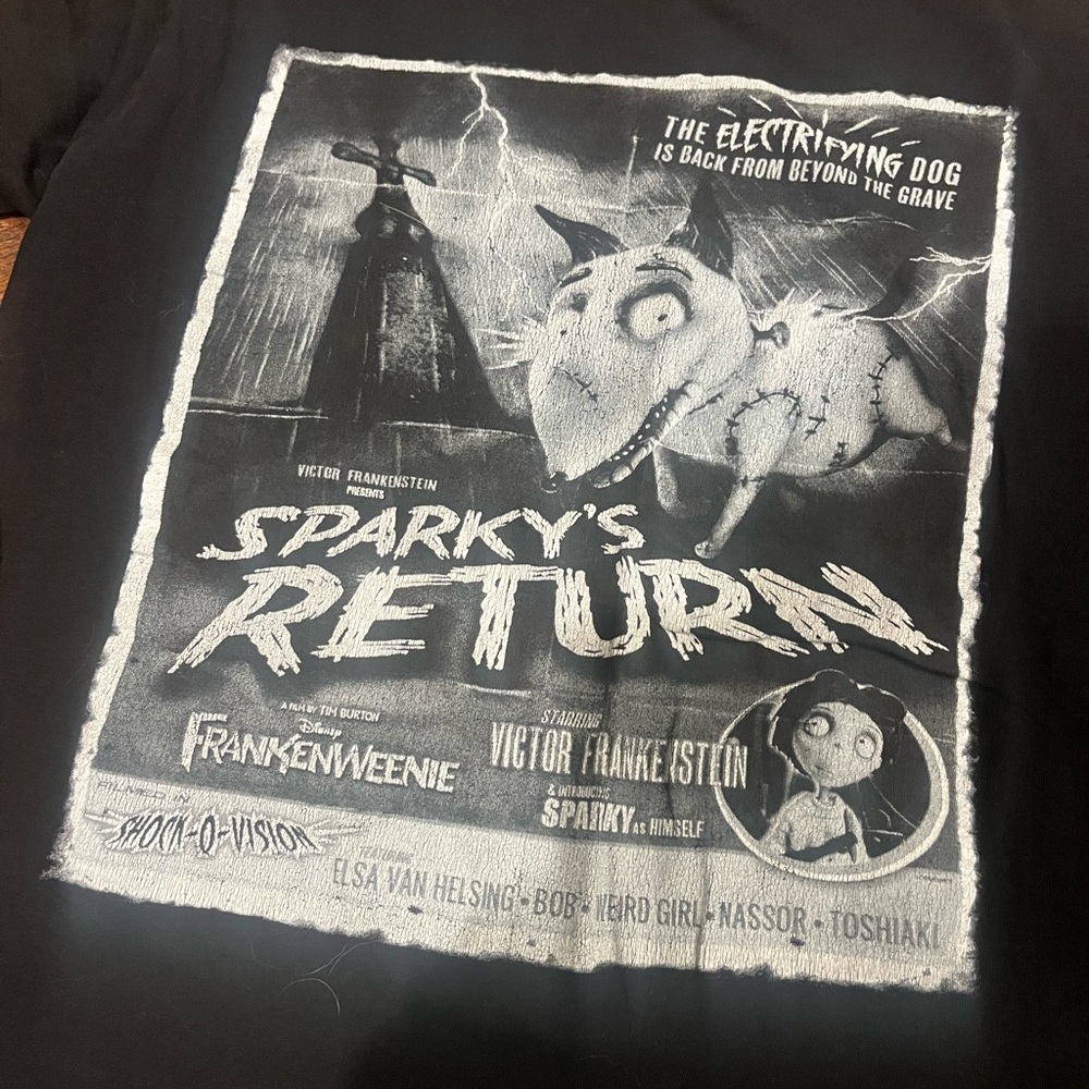 Disney’s women’s black T-shirt